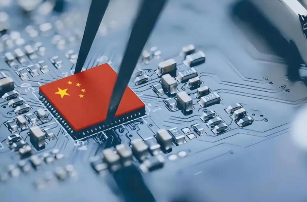 《美国封锁四年反被中国“光刻机魔术”打脸