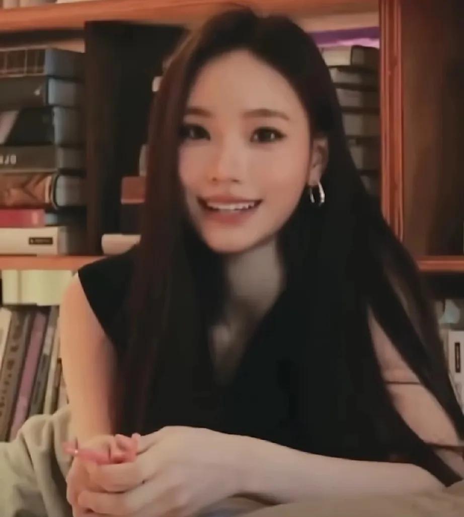小S二女儿神似林志玲却陷滤镜争议！17岁逆天长腿抢镜