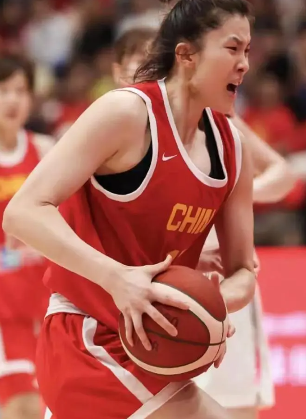 中国女篮亚洲杯名单大洗牌！29岁功勋老将恐出局