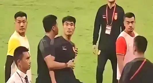 震惊！国足年耗数亿养几千人