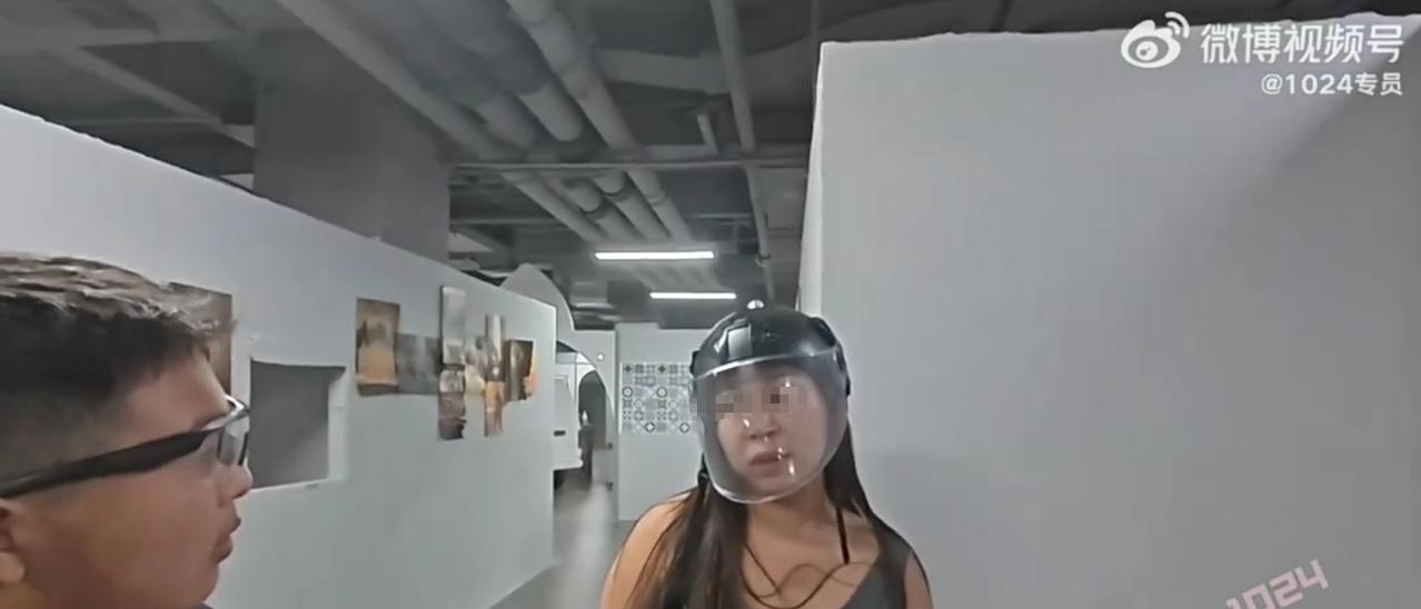 真人CS爆笑名场面！苏州男子一梭子打哭‘小仙女’