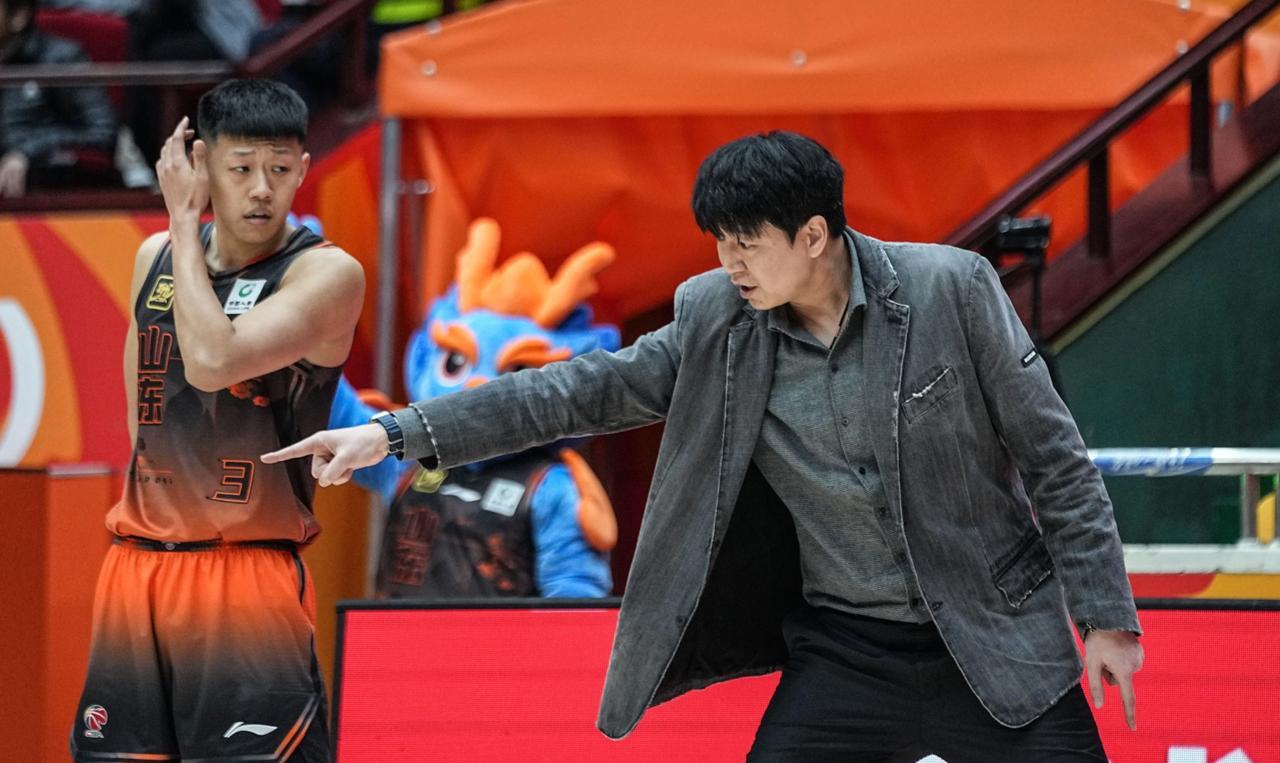山东青春风暴！马延东18分领衔新星闪耀