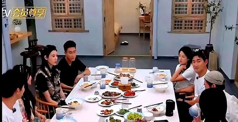 朱丹硬核带娃式分鸡腿惊呆众人！27岁还要长身体