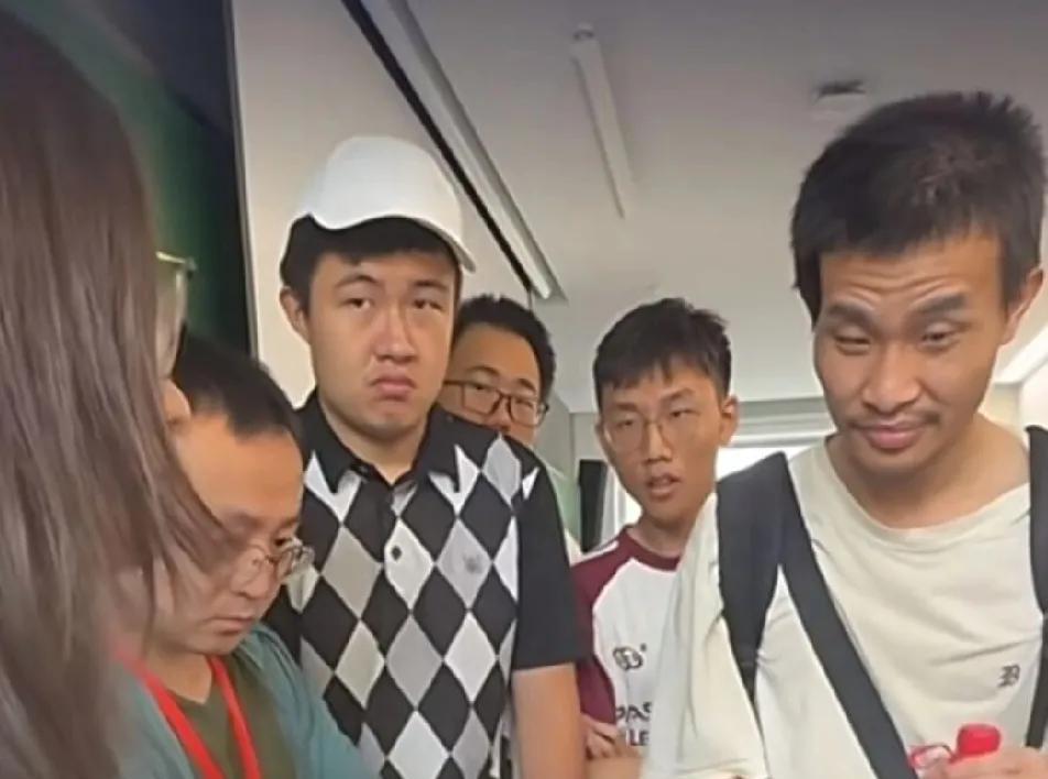 韦神犀利提问震全场！北大讲座现场王虹被问冒冷汗
