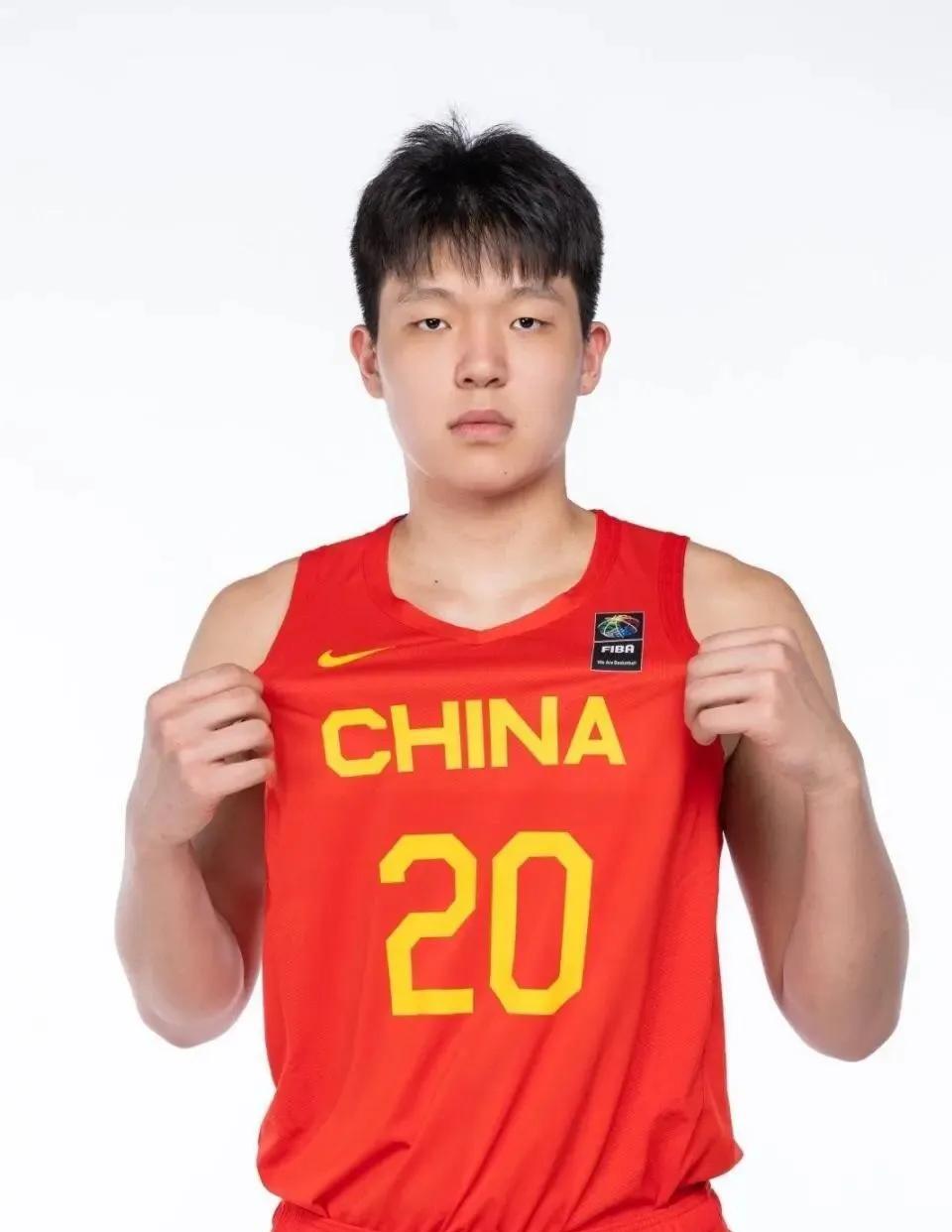 《中国男篮新星崛起！12人黄金阵容曝光