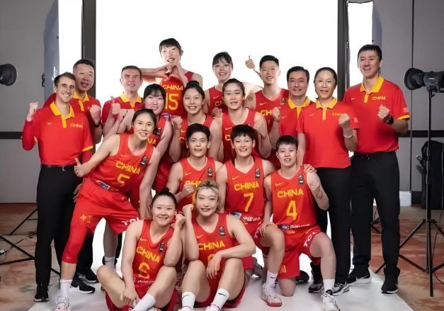 李梦缺席亚洲杯引爆争议！队友暖心互动VS三巨头沉默