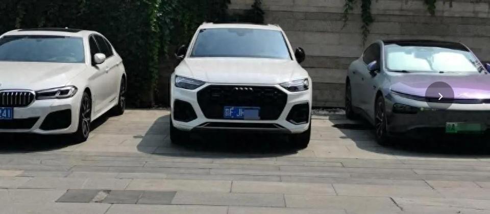《奥迪电动化急刹车