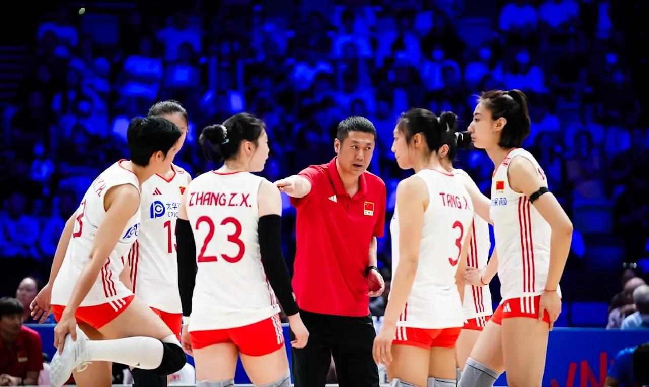 吴梦洁狂轰32分封神！中国女排3