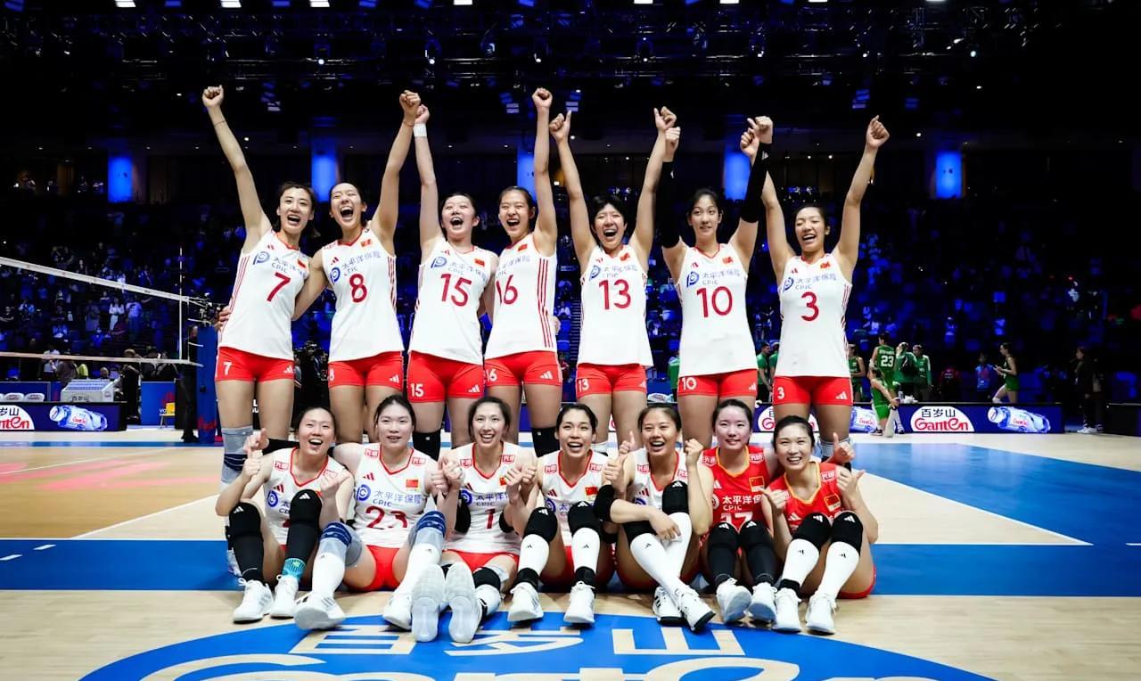 吴梦洁狂轰32分封神！中国女排3