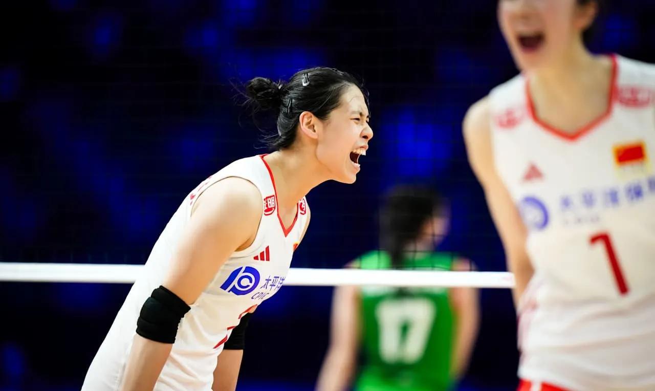 吴梦洁狂轰32分封神！中国女排3