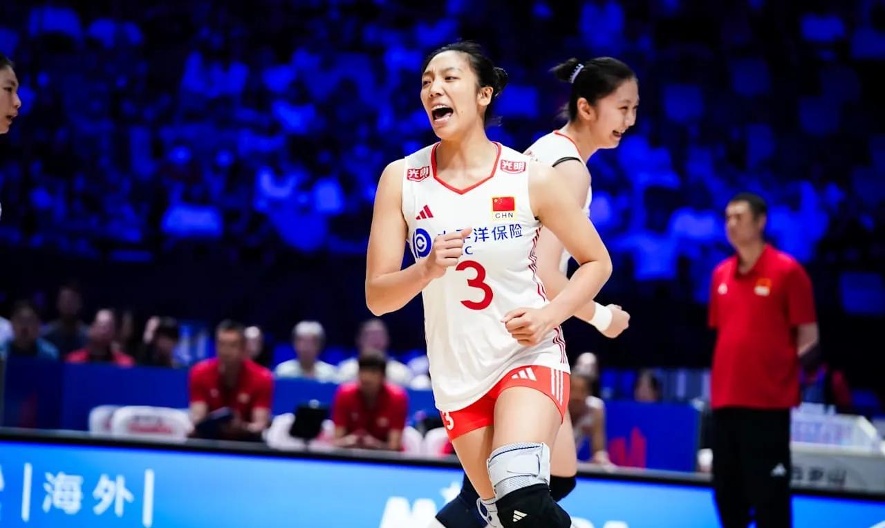 吴梦洁狂轰32分封神！中国女排3