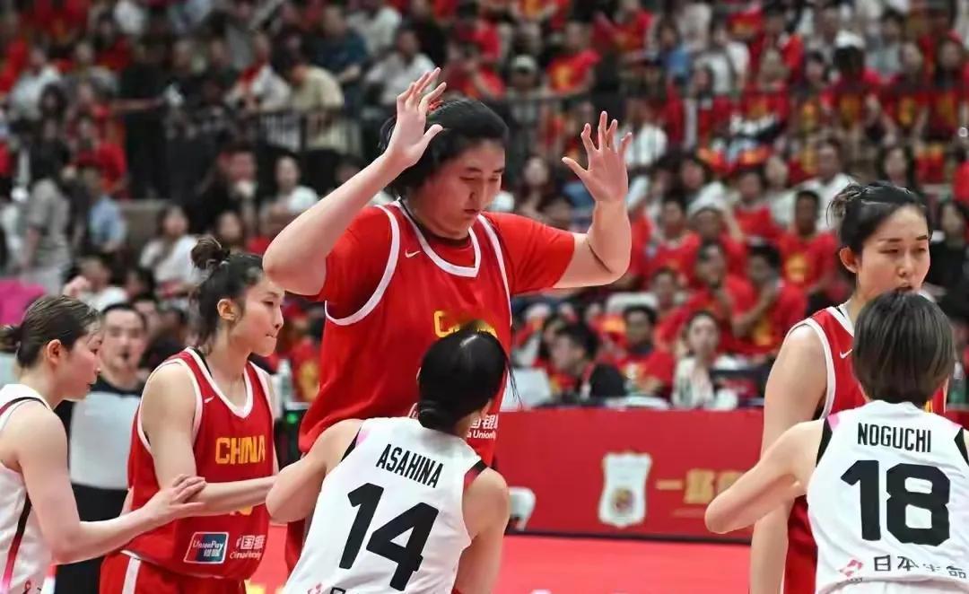 2米27张子宇碾压日本女篮引争议！身高优势算胜之不武