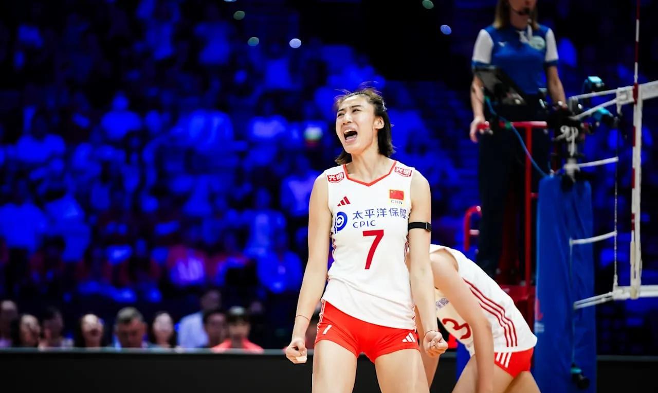 吴梦洁狂轰32分封神！中国女排3