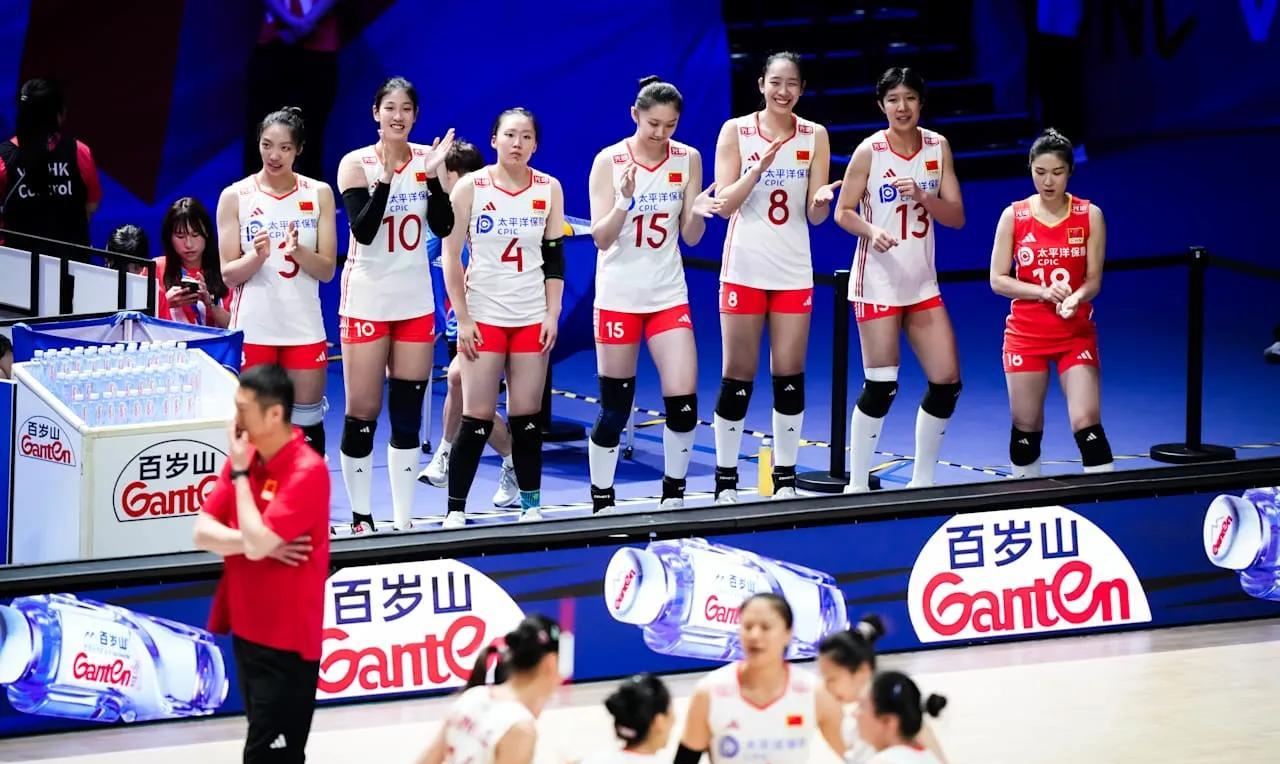 吴梦洁狂轰32分封神！中国女排3