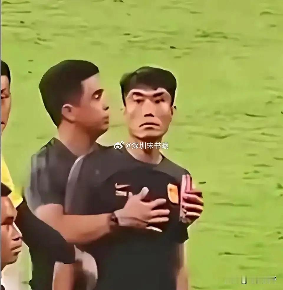 《郑智怒瞪球迷引争议