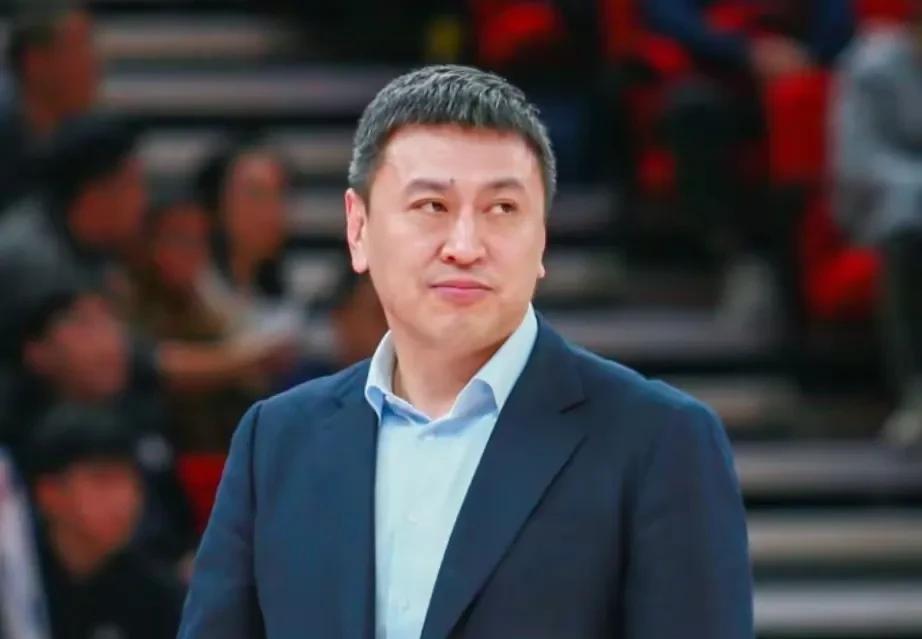 《CBA教练大洗牌！一夜五队换帅引争议