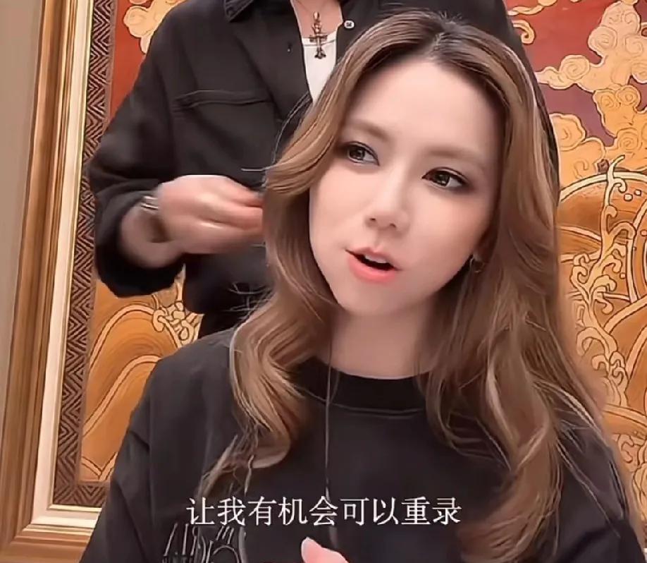 邓紫棋硬刚前东家！拒删重录金曲反追讨6年欠薪