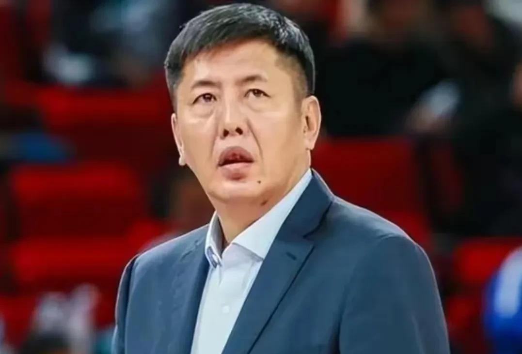 《CBA教练大洗牌！一夜五队换帅引争议