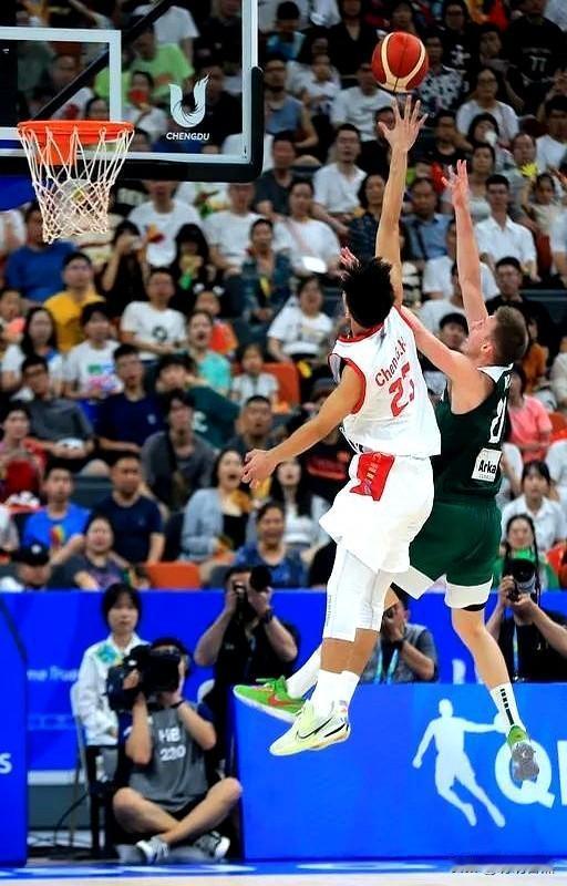 重磅！山东男篮天价争夺陈国豪