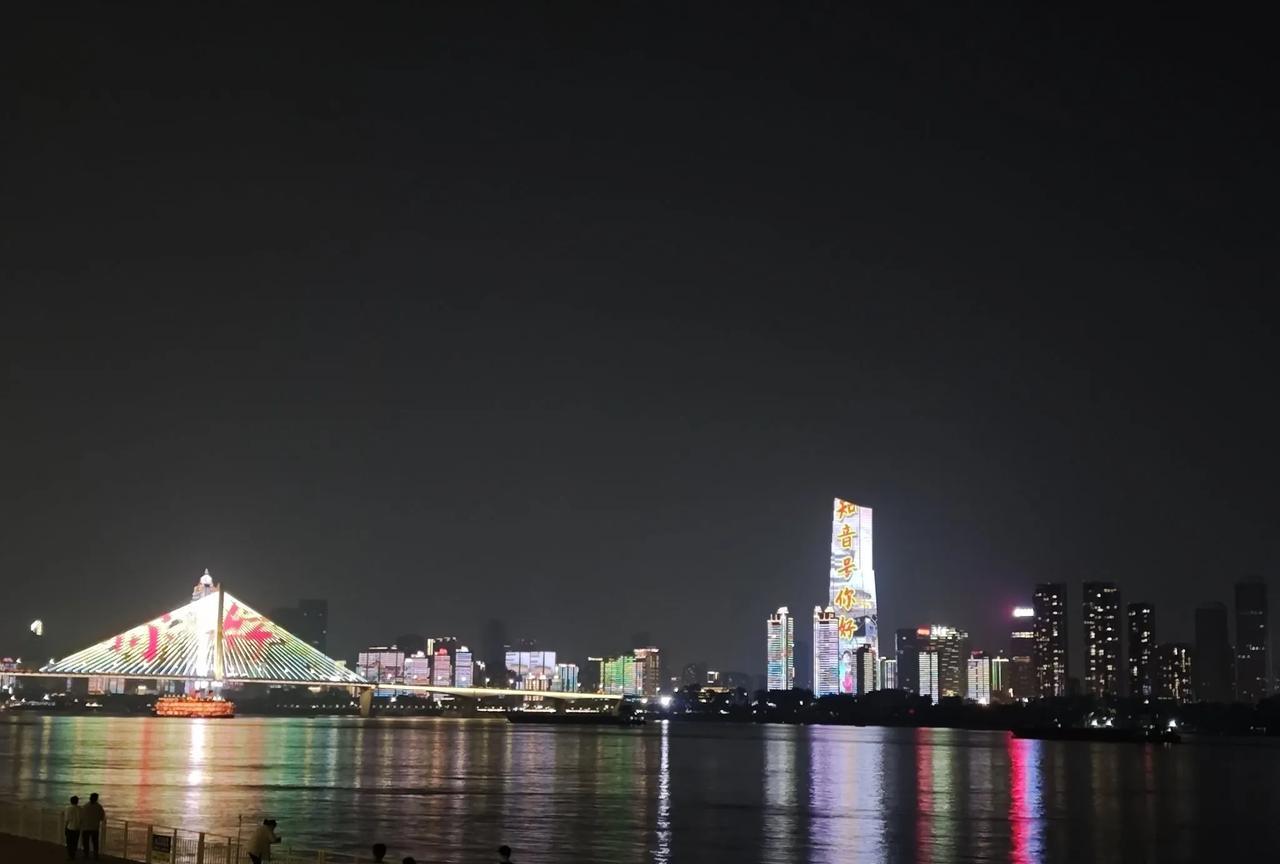 算力鸿沟下的中国AI突围战