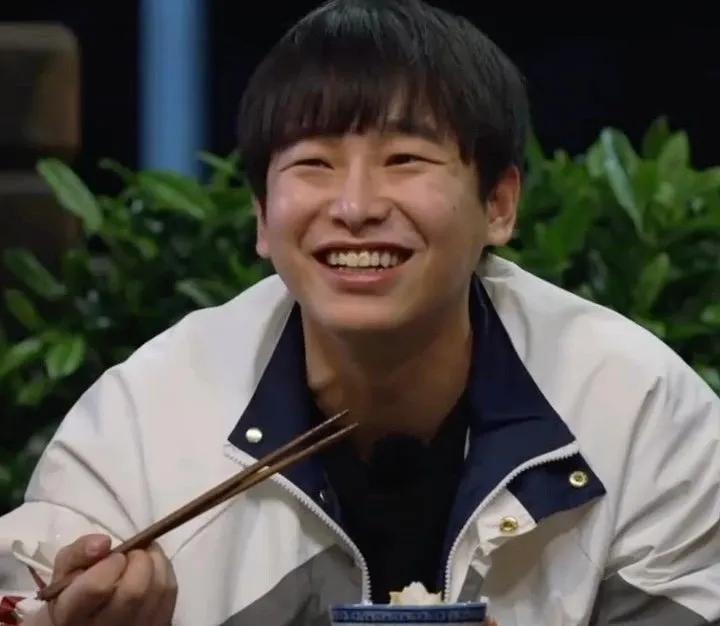 彭昱畅暴瘦逆袭！从邻家少年到棱角男神
