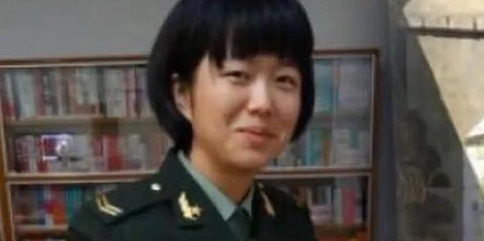 《退伍女兵夜战1米9持刀歹徒