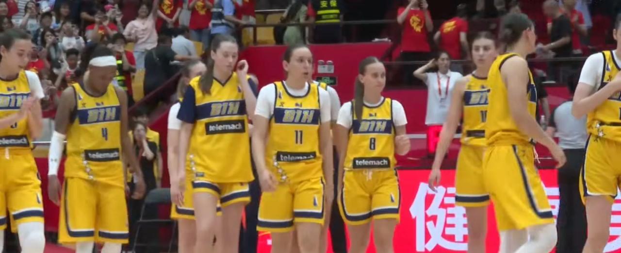 中国女篮67分狂屠波黑！18岁张子宇16+7打爆内线