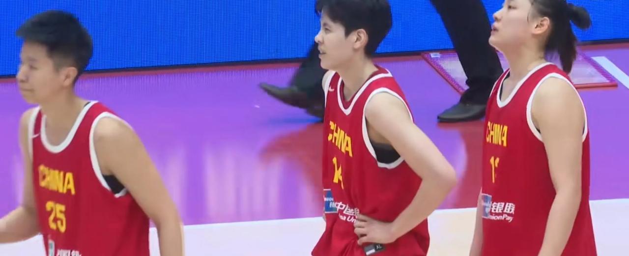 中国女篮67分狂屠波黑！18岁张子宇16+7打爆内线