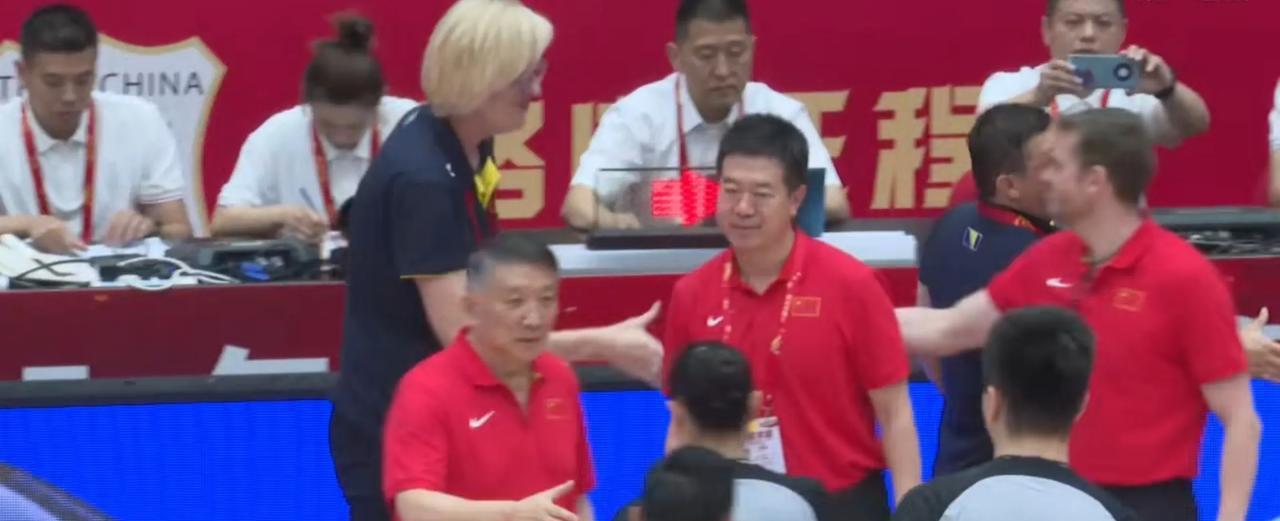 中国女篮67分狂屠波黑！18岁张子宇16+7打爆内线