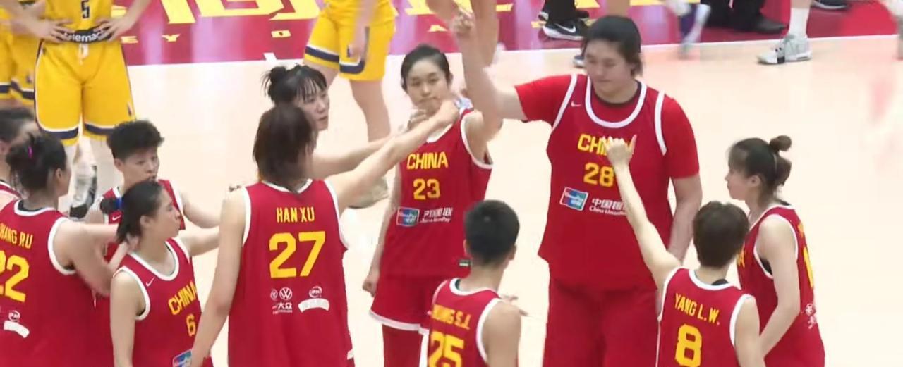 中国女篮67分狂屠波黑！18岁张子宇16+7打爆内线