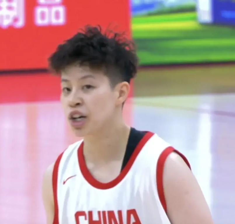 女篮后卫危机！张子宇无人喂球
