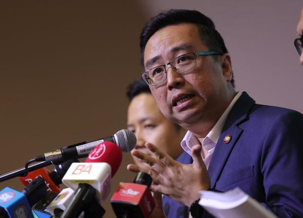 AI won't replace humans but new skill sets needed in future, says science minister